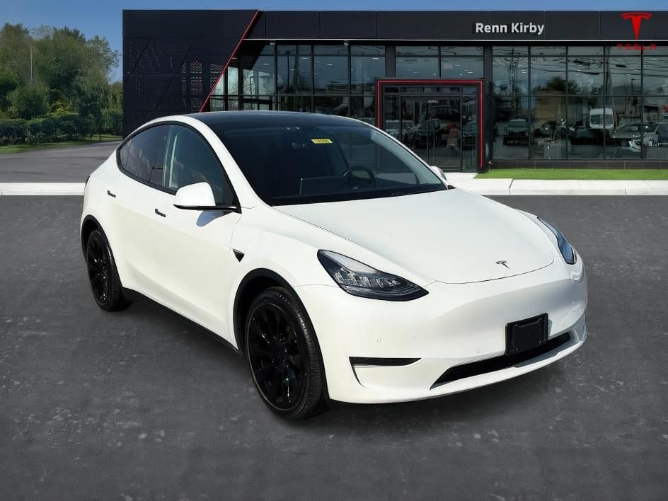View vehicle photo 2